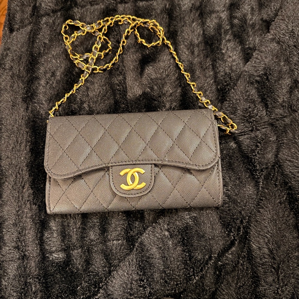 Elegant Black Quilted Clutch with Gold Chain